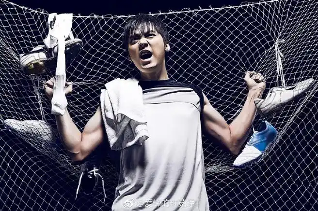 把持不住了,舔肌肉@李易峰#李易峰代言skechers斯凯奇##李易峰2018