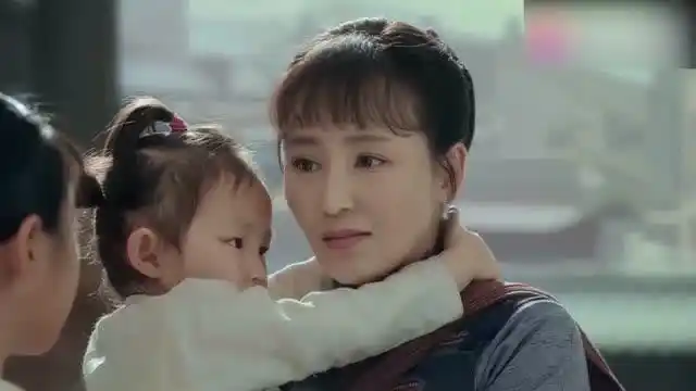 娘道:隆福接孩子回隆家,盼娣招娣跪求瑛娘,您别不要我们