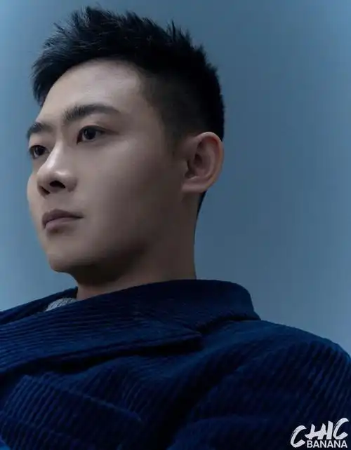 栾云平×chicbanana:犇|内搭|衬衫|裤装|西装|穿搭_网易订阅