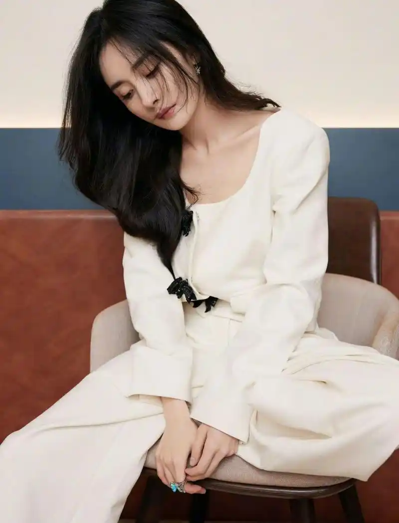 杨幂精选手机万能高清无水印壁纸图 | look 杨幂手机壁纸图片高清无