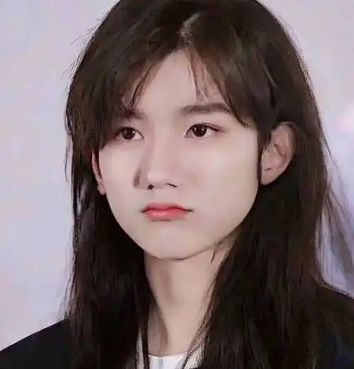 王源出道这么多年来,不但穿过洛丽塔女装,还被粉丝p图过女生的样子.