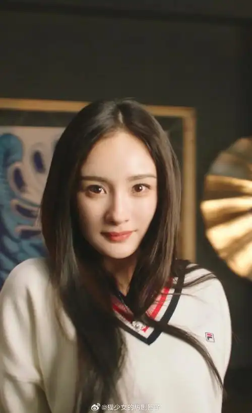 杨幂高级运动感穿搭