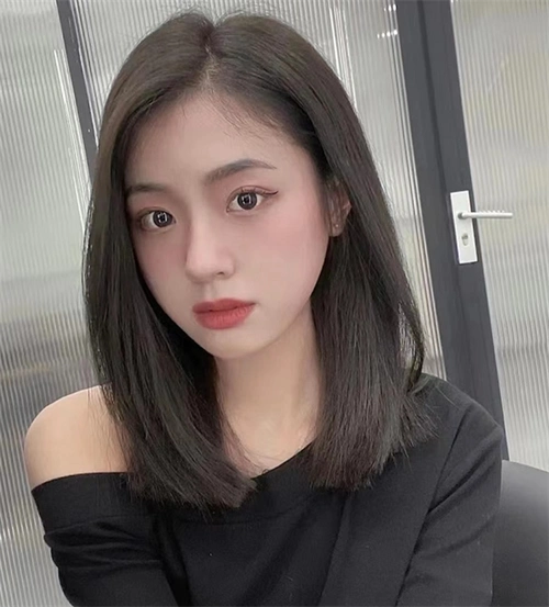 清新自然锁骨直发 优雅简约好打理_直发发型 - 美发站