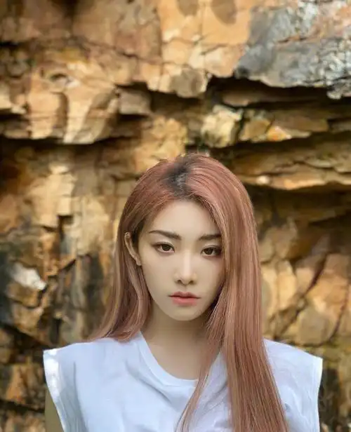 喻言新鲜出炉照片