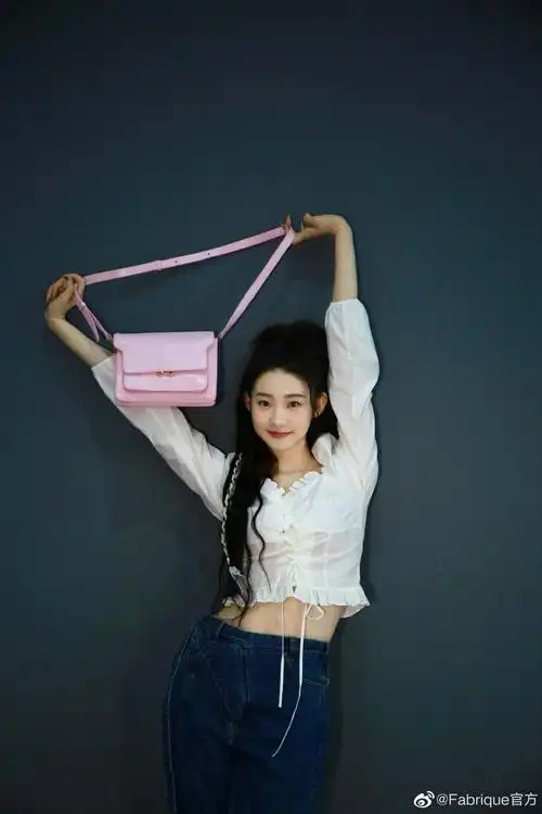 牛仔裤:cosima christa with fabrique#liveunique#张艺凡超话