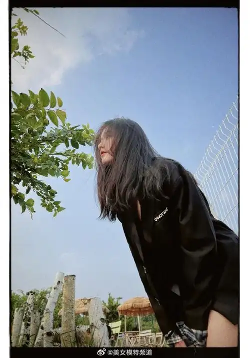 林允发日常照感谢粉丝陪伴 小西装格子衬衣乖巧甜美