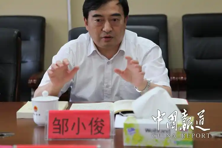 落实三个"摆进去"要求促主题教育深度融合