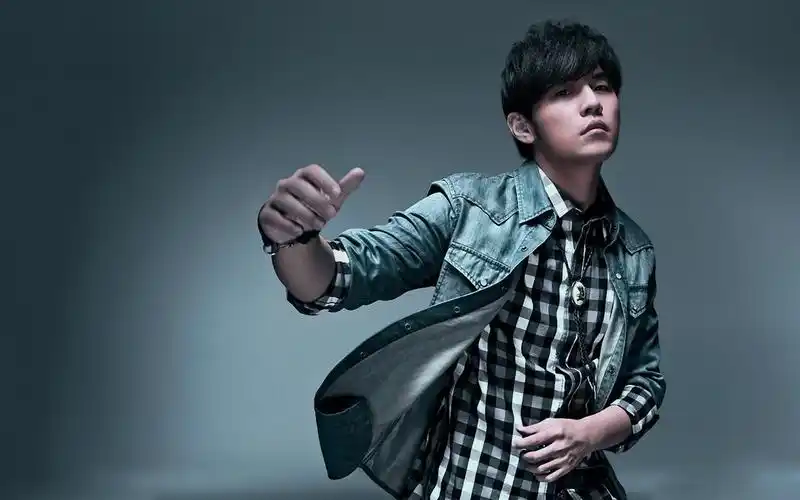 p>周杰伦(jay chou),1979年1月18日出生于台湾省新北市,祖籍福建省