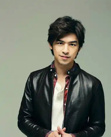 出生地:台湾省 身高:180cm 体重:70kg 生日:1983-8-27 陈柏霖简介