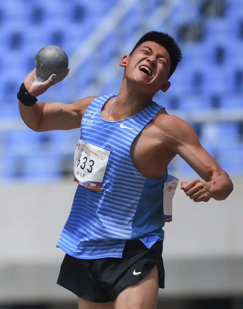 田径——全国冠军赛:男子十项全能铅球赛况
