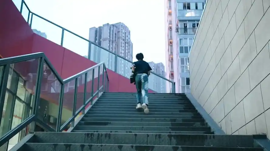 时代少年团纪录片,马嘉祺丁程鑫张真源素颜亮相,小马哥令人心疼