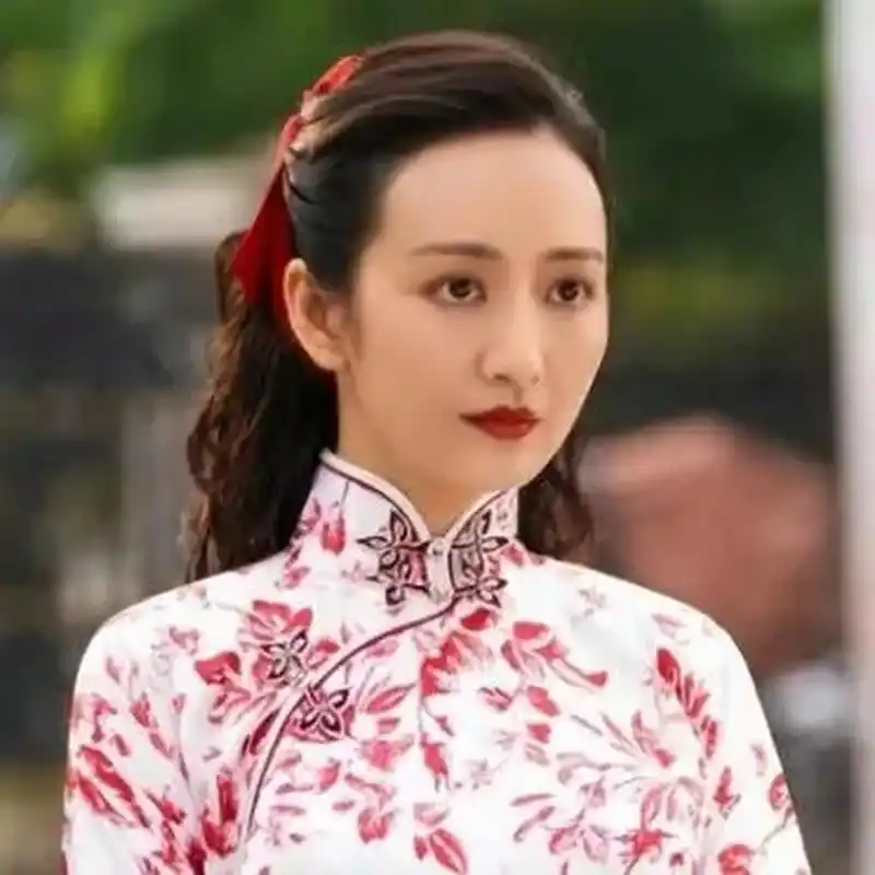 王鸥穿旗袍太美了,身材比例和曲线美让人惊艳,网友:颠覆认知