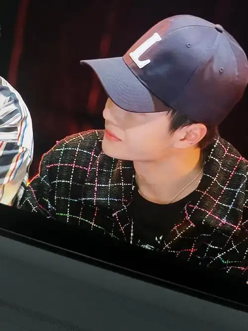 forever#wyb#王一博#    昨天看直播记录下来一些美好瞬间    歪嘴笑