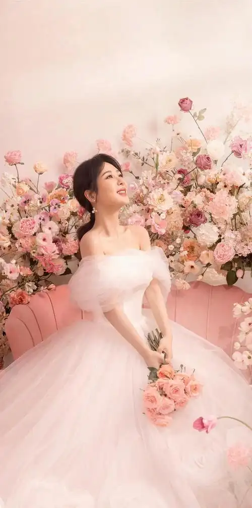 杨紫520婚纱大片,玫瑰粉氛围浪漫唯美,勾勒轻盈曼妙姿态|妆容|粉色|穿