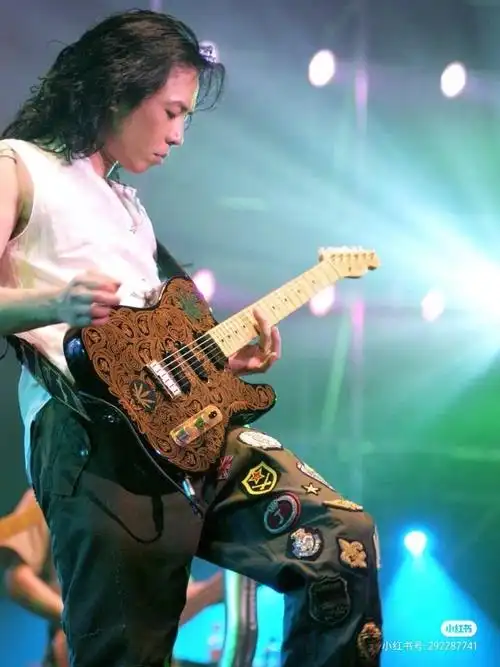 放几张黄贯中年轻时长发的照片!嘿嘿0000