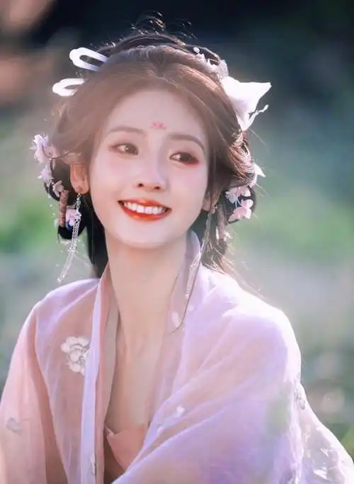 邢菲生日古风写真,仙气十足的美女造型,轻盈灵动引爆网友热议