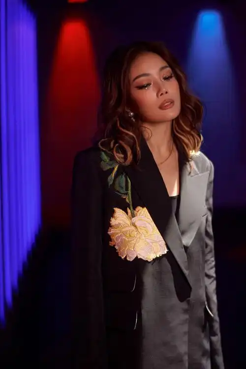 容祖儿《为歌而赞》首唱新歌《自作自爱》 清唱代表作引回忆杀|自作自