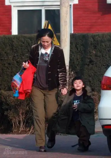 那英与高峰所生儿子曝光,像女孩般眉清目秀