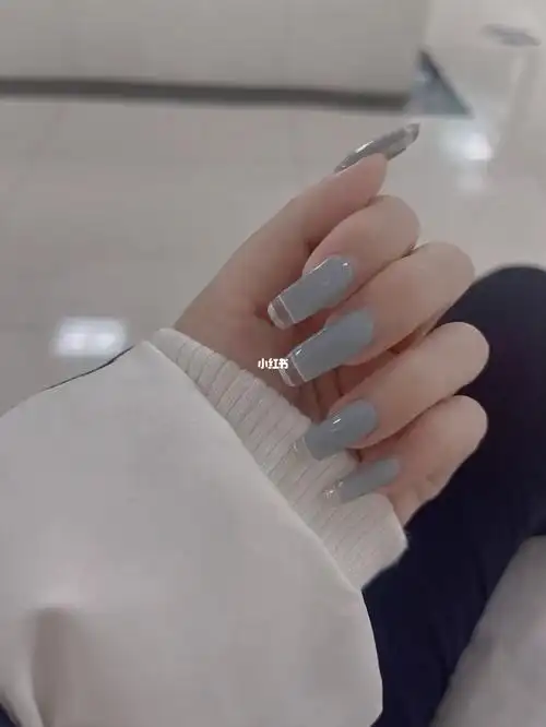 冬天超爱的美甲分享纯色雾霾蓝