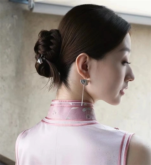 新中式国风盘发 简约干净古典迷人_盘发发型 - 美发站