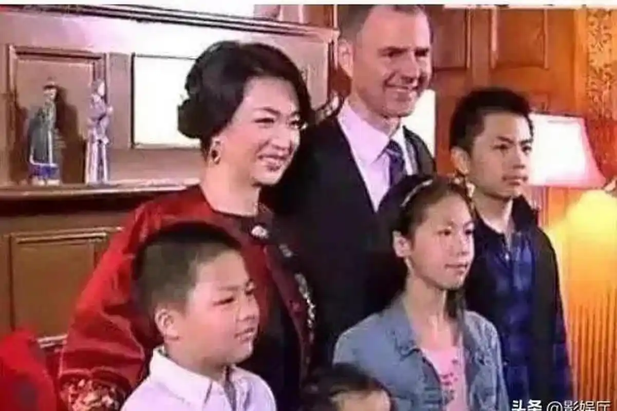 金星的孩子们深信不疑,但老师却让金星找补习班,以免拉低全班成绩.