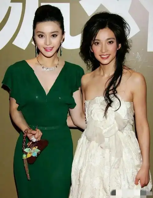 范冰冰合影杀手和国际巨星李冰冰在一起气场完全被她拿捏