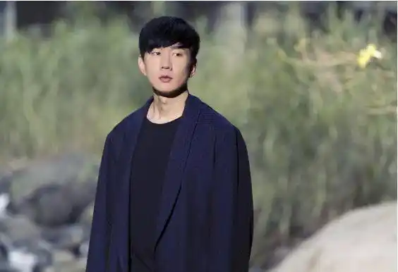 林俊杰自己创作的歌曲,流行了13年,无人敢唱,还是一首英文歌曲_首歌