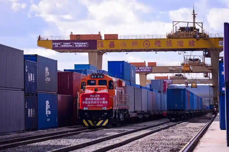 满洲里:中欧班列助力打造向北开放"桥头堡"_口岸_铁路_集装箱