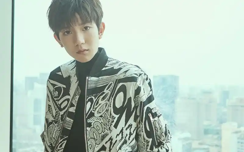 王源帅气俊朗写真桌面壁纸