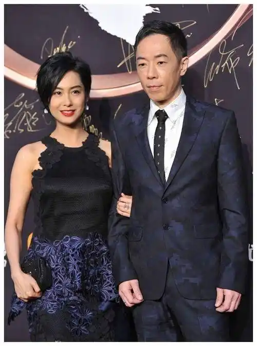 朱茵52岁傲人身材尽显罕见同老公合照无袖连衣裙惊艳万众