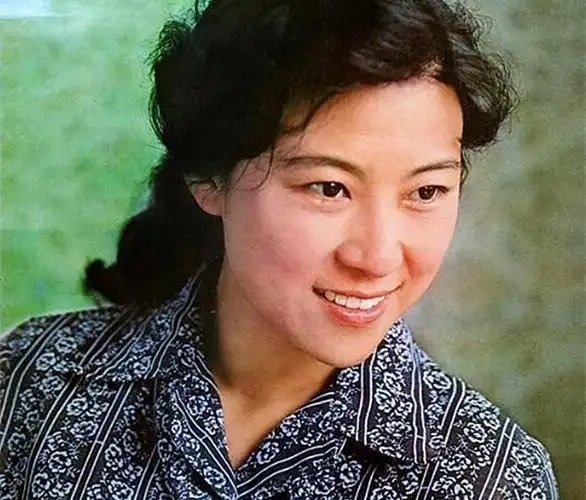 70年代沙家浜演员失声王馥荔临时救场一举成当家花旦