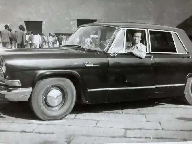 这是我当时与红旗牌轿车合影的照片,至今让我难以忘怀.03-31发布