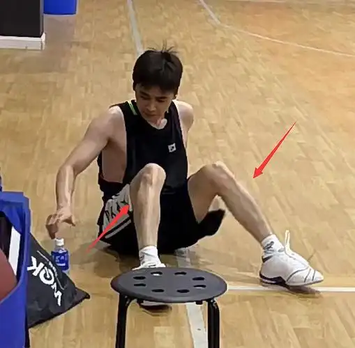 李易峰是不是受之前风波打击导致暴瘦一圈,大腿和小腿几乎一样粗,体重