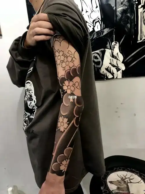 武汉纹身店樱花臂老传统纹身