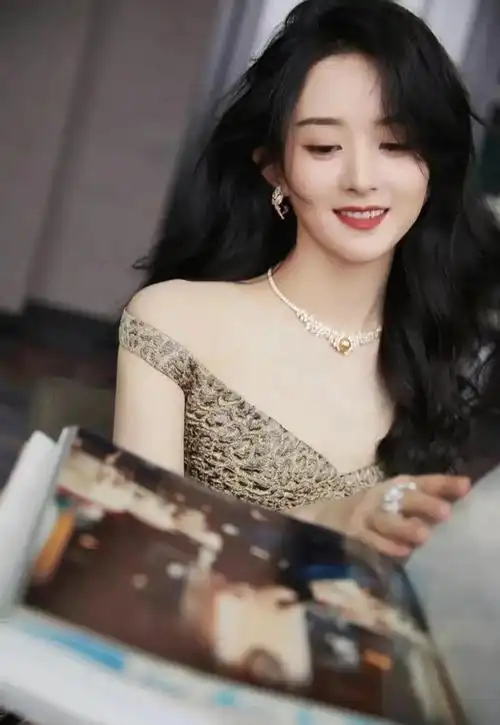 赵丽颖的12帧美照,每帧照片都是珍藏款_网易订阅