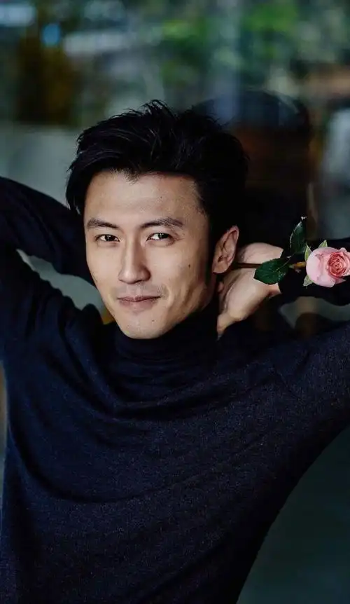 4,对于少女们来说,男明星是平凡生活里的一个梦吧我们去看明星演的戏