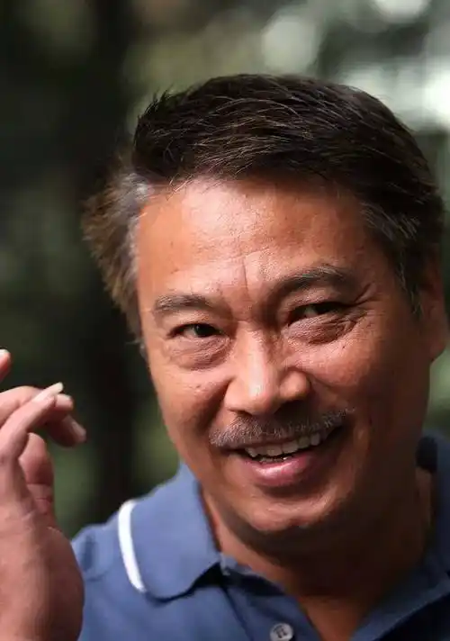 达叔年轻的时候,算"小鲜肉"吗?_吴孟达_生活_周润发