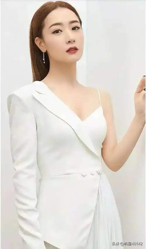 37岁的白冰太低调,身材好到令人羡慕_截图_穿着_因为