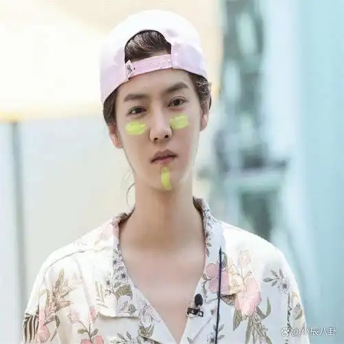 鹿晗,这位曾在韩国掀起风潮的中国男孩,回国后依然在续写着属于他的