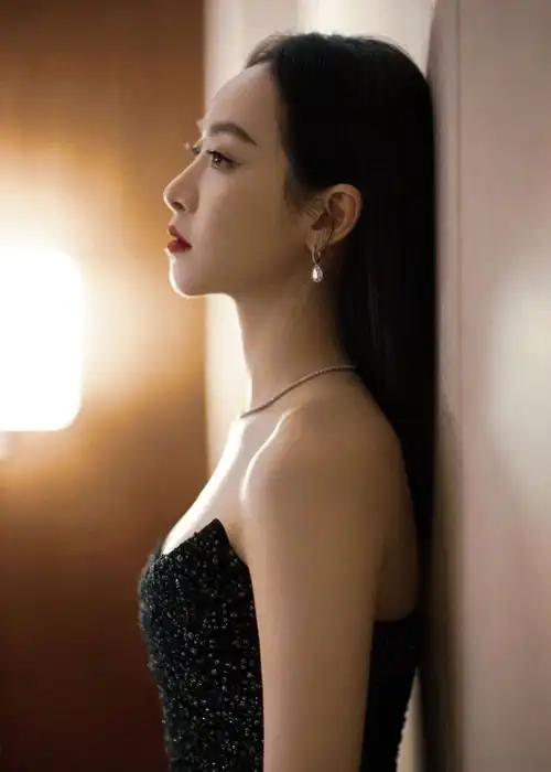 "演员宋茜将继续脚踏实地努力前行,在多领域不断突破自我,步履不停