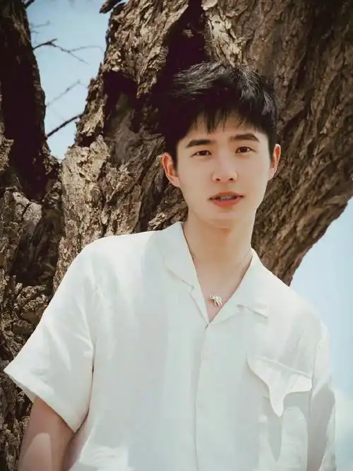 我的出轨对象刘昊然1997年二十四岁