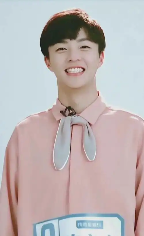 陈立农:一个笑起来眼睛里有星辰大海的可爱大男孩