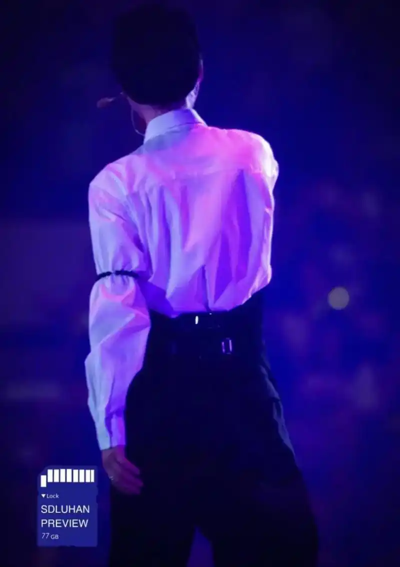 鹿晗  背影纯享图 - 抖音