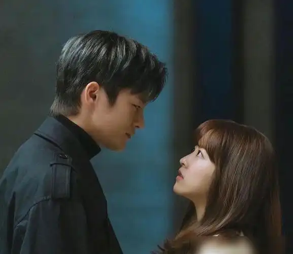 《某天,灭亡从我家玄关进来了》,高颜值男女的奇幻浪漫|徐仁国|朴宝英