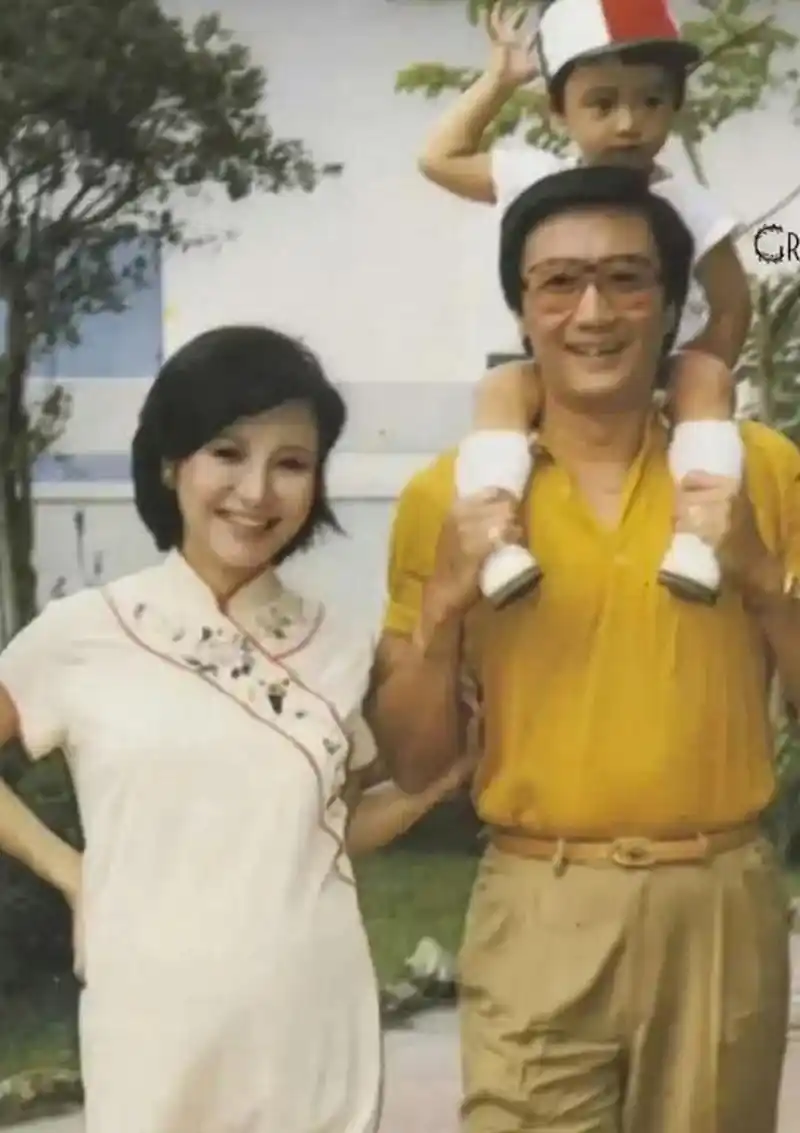 谢霆锋小时候还蛮可爱的吗,谢贤年轻时也帅气的很呢