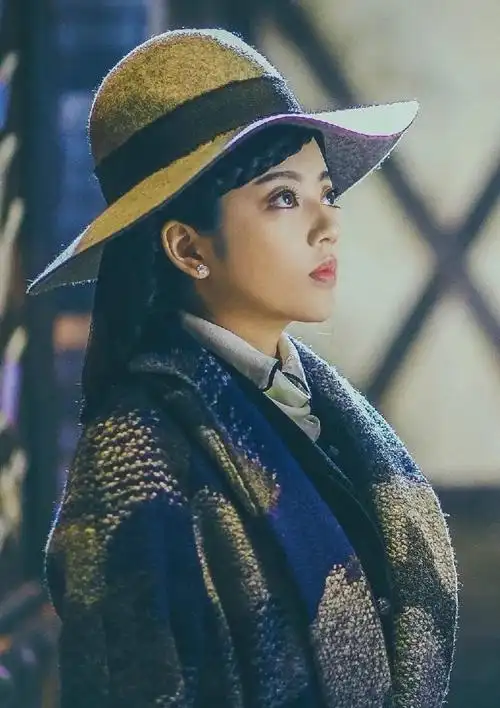 于正新签约旗下艺人不仅仅是学霸,这外形还清新大方