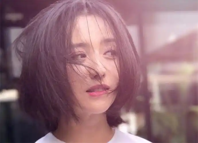 佟丽娅金色短发 干净帅气清爽意味着重新出发 佟丽娅最新短发发型图片