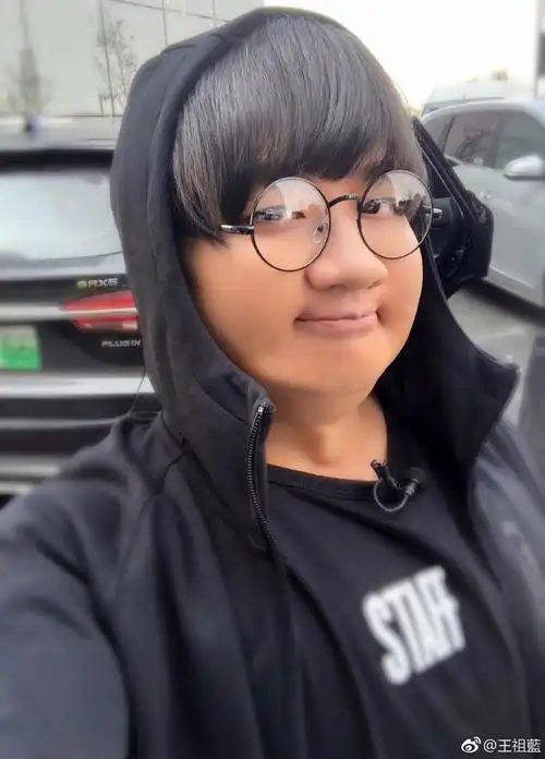 一米六的王祖蓝体重160?蘑菇头大肥脸,新造型果真让人没想到!