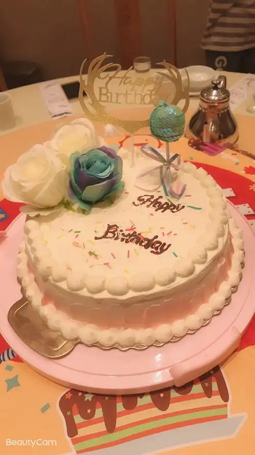 烘焙美食的诱惑做的10寸生日蛋糕