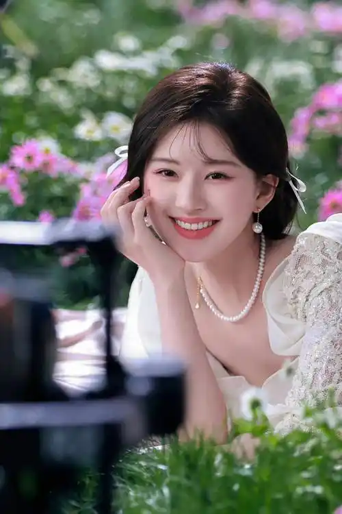 赵露思小花旦写真:清新明丽,甜美可爱